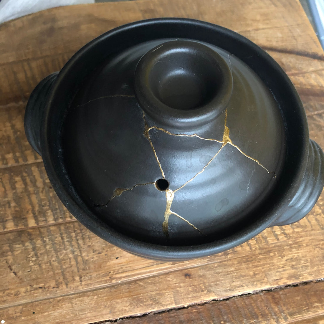 Kintsugi (金継ぎ）- The Art of Fixing Broken Pottery and Reuse